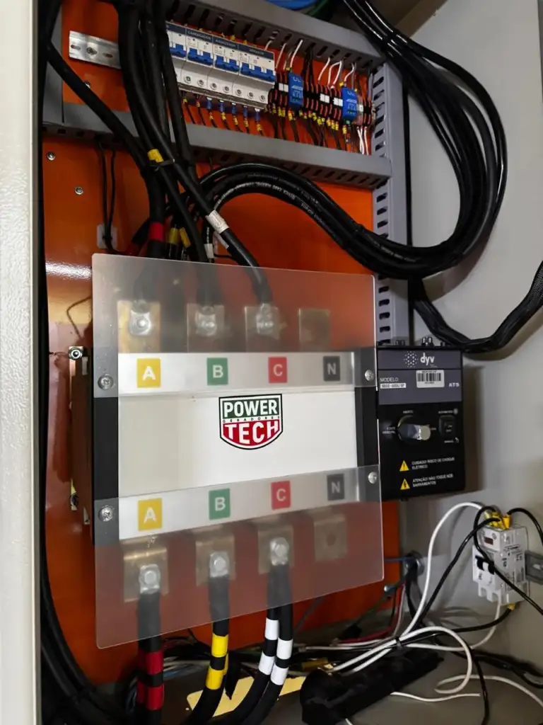 Chave de transferência instalada pela Power Tech Geradores